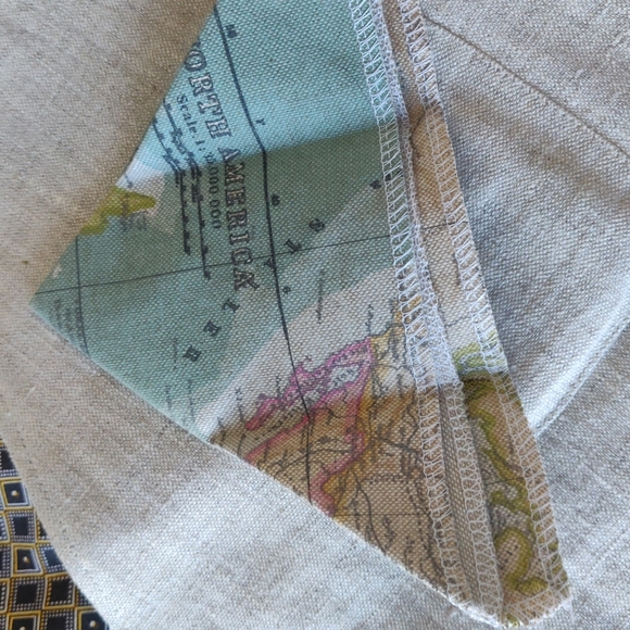 Linen Map Vest - Picture 6 of 7